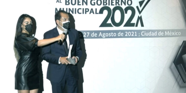 Por segundo año consecutivo, recibe edil Oswaldo García “Premio Nacional al Buen Gobierno Municipal 2021”