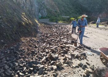Atiende CAO daños al sector carretero por el paso de las ondas tropicales y la tormenta tropical “Grace”