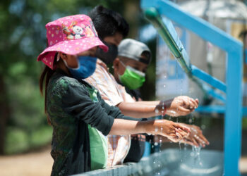 Instalan Unicef e IEEPO 100 estaciones de lavado de manos en 78 escuelas