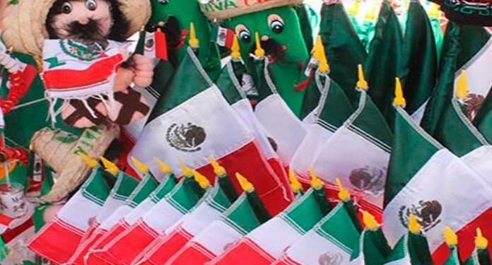 Iluminan de colores patrios el corazón de Oaxaca