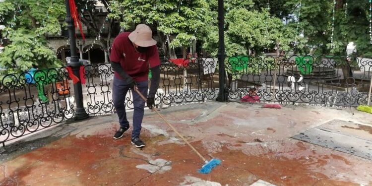 Efectúa Ayuntamiento de Oaxaca acciones de desinfección en espacios públicos de la ciudad