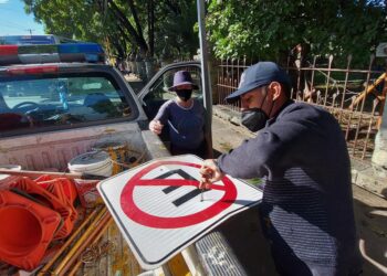 Brinda Ayuntamiento mantenimiento a señalética vial de la ciudad capital