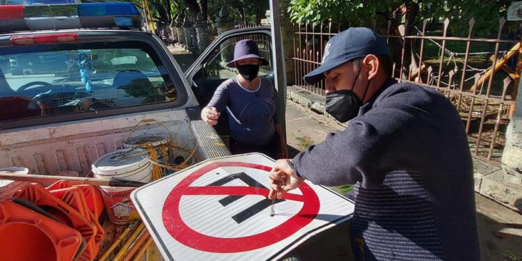 Brinda Ayuntamiento mantenimiento a señalética vial de la ciudad capital