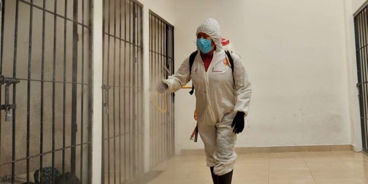 Ayuntamiento de Oaxaca realiza desinfección del cuartel y vehículos de la Policía Municipal