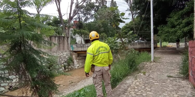 Supervisa Ayuntamiento de Oaxaca de Juárez nivel de 14 afluentes de la capital
