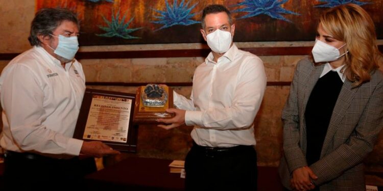 Suma Alejandro Murat esfuerzos para la conservación del jaguar