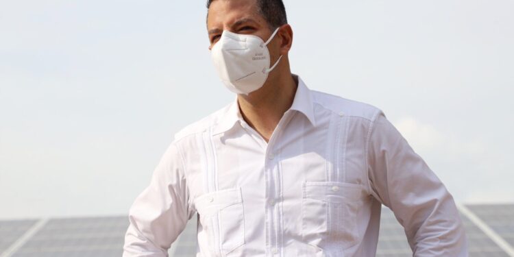 Avanza Gobierno de Oaxaca en la implementación de energías renovables en universidades del SUNEO