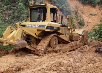 Continúa CAO atendiendo derrumbes carreteros por lluvias en la entidad