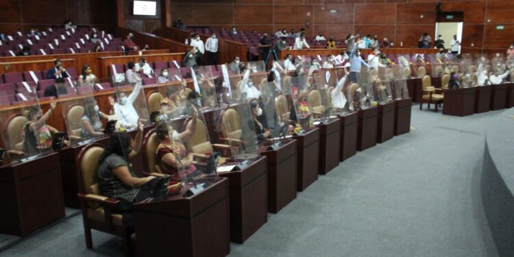 Congreso apercibe a Gobernador de Oaxaca por usar recursos públicos durante veda electoral