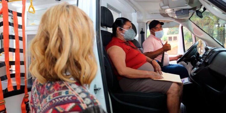 Con ambulancias nuevas y equipadas, mejoramos la movilidad de personas que necesitan ser trasladadas por urgencia médica: IMM