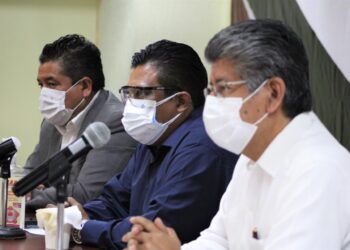 Pactan diputados y ediles desarrollo de municipios de Oaxaca