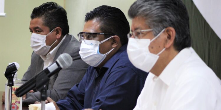 Pactan diputados y ediles desarrollo de municipios de Oaxaca