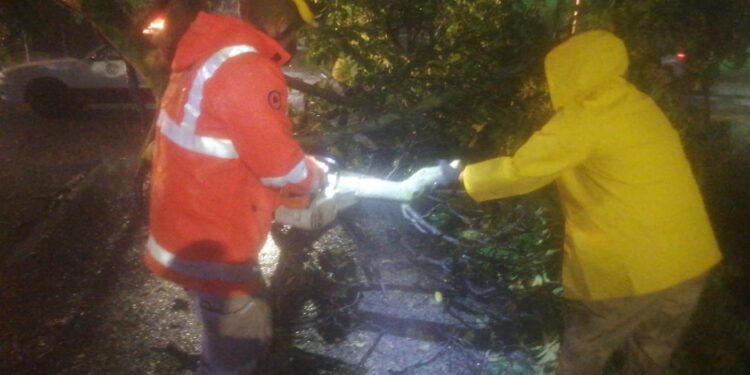 Monitorea CEPCO afectaciones por lluvias, derivadas de la Onda Tropical no. 27Monitorea CEPCO afectaciones por lluvias, derivadas de la Onda Tropical no. 27