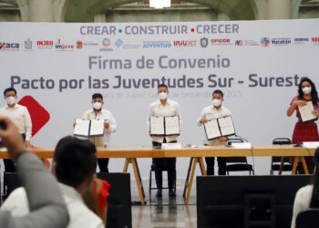 Atestigua Alejandro Murat Pacto por las Juventudes del sur sureste del país