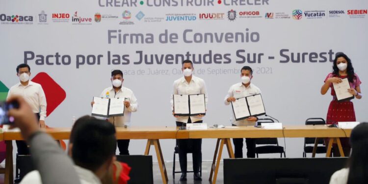 Atestigua Alejandro Murat Pacto por las Juventudes del sur sureste del país