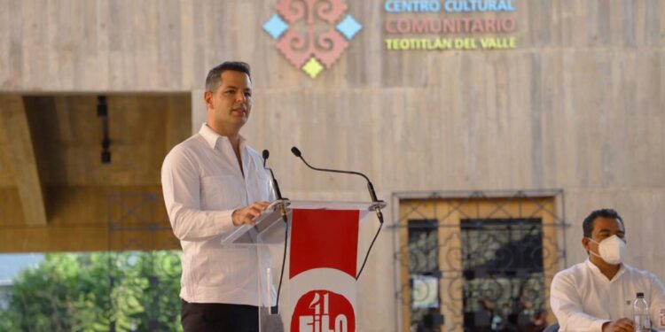 Encabeza Murat Hinojosa inauguración de la 41 edición de la FILO en el Centro Cultura Comunitario de Teotitlán del Valle