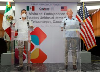 Alejandro Murat y Kenneth Lee Salazar, embajador de EEUU en México, reafirman compromiso de trabajo en torno al Proyecto Interoceánico