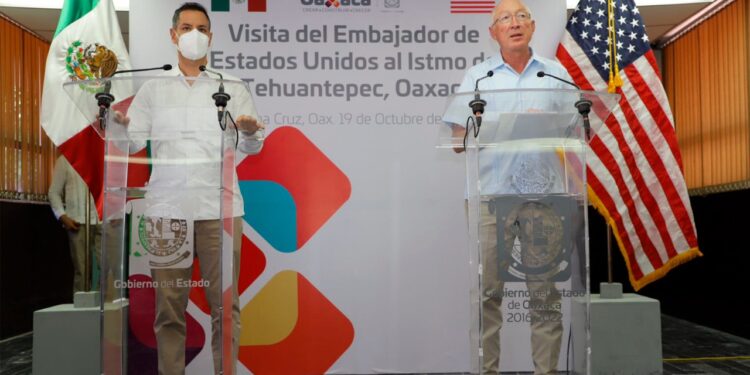 Alejandro Murat y Kenneth Lee Salazar, embajador de EEUU en México, reafirman compromiso de trabajo en torno al Proyecto Interoceánico