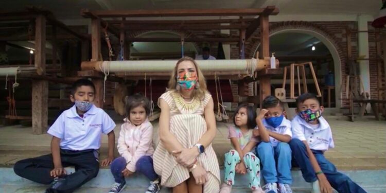 La salud de las oaxaqueñas, es una prioridad para el Gobierno de mi esposo, Alejandro Murat Hinojosa: IMM