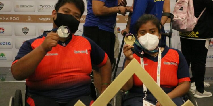 Suma Oaxaca sus primeras medallas en los Paranacionales Conade con oro y plata en parapowerlifting