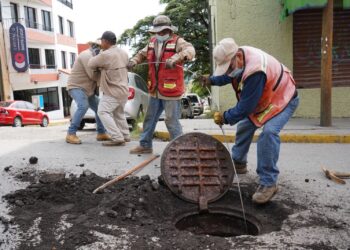 Implementa SAPAO labores de rehabilitación en tubería de drenaje sanitario