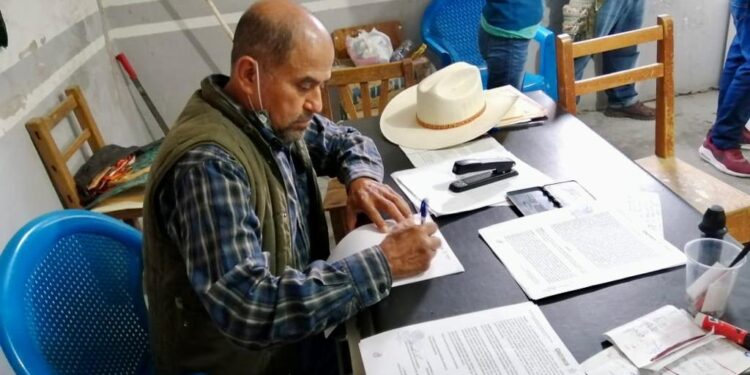 Segego y CGAR concilian conflicto político social en Zapotitlán Lagunas