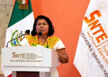 Maestra oaxaqueña gana certamen de innovación y buenas prácticas docentes