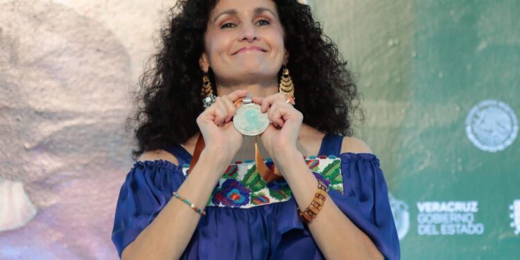 Reconoce IVEC a senadora, Susana Harp, por lograr reconocimiento constitucional a los pueblos y comunidades afromexicanas