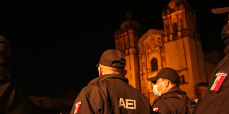 En operativos de prevención y seguridad, FGEO realiza 46 visitas aleatorias a bares y cantinas en Oaxaca de Juárez