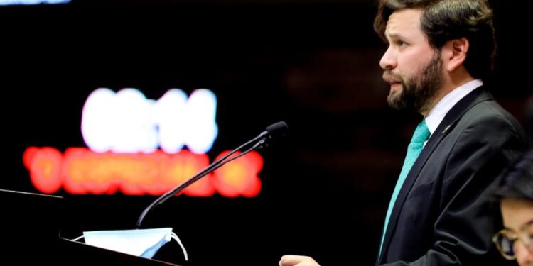 Promueve Pepe Estefan Gillessen beneficios fiscales para productores de mezcal