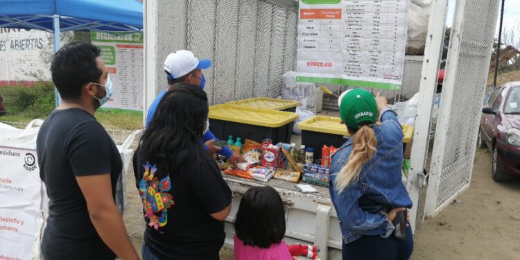 Tus residuos valen, canjéalos en los RECICLATONES de ECOCE por productos de despensa.