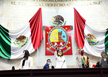 Rinden protesta integrantes de la 65 Legislatura