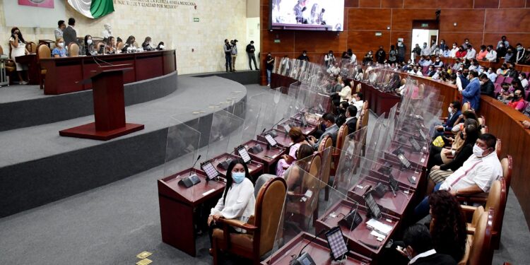 Aprueba Legislatura instalación de las Comisiones Permanentes