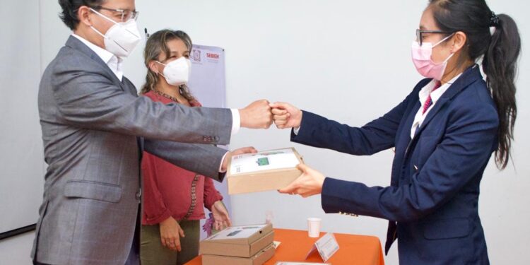 La Sebien entrega material didáctico para detectar y prevenir violencia contra niñas y niños