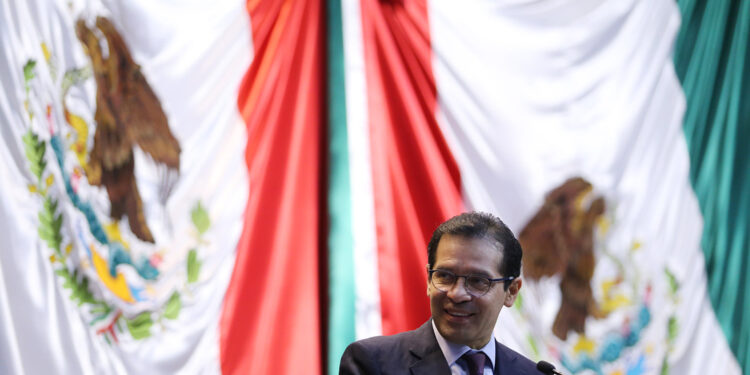 Luis Antonio Ramírez Pineda continúa entre los favoritos para la Gubernatura en Oaxaca