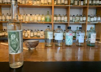 Mezcal, entrañable tradición en la que también destacan mujeres oaxaqueñas