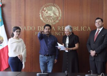 Respaldo y continuidad al trabajo legislativo de Salomón Jara, afirma Adolfo Gómez al asumir como Senador de la República.