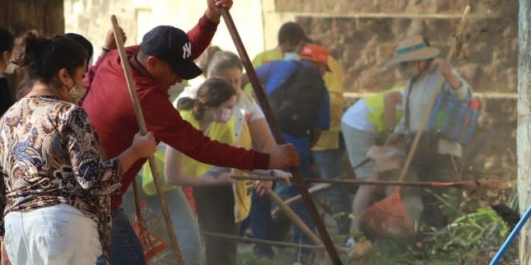 Coordina Ayuntamiento de Oaxaca tequio ciudadano en los Arcos del Acueducto Xochimilco