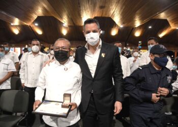 Entrega AMH condecoraciones a personal de la policía estatal