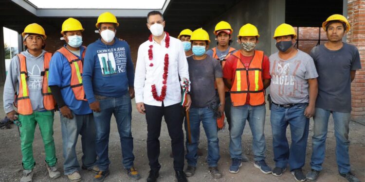 Con visión de desarrollo sustentable, gobierno de Alejandro Murat fortalece a la industria del mezcal