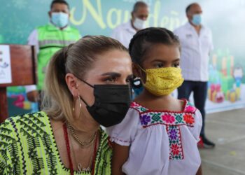 Celebra DIF Estatal Oaxaca a las y los niños de San Miguel Tlacamama con la última posada del 2021