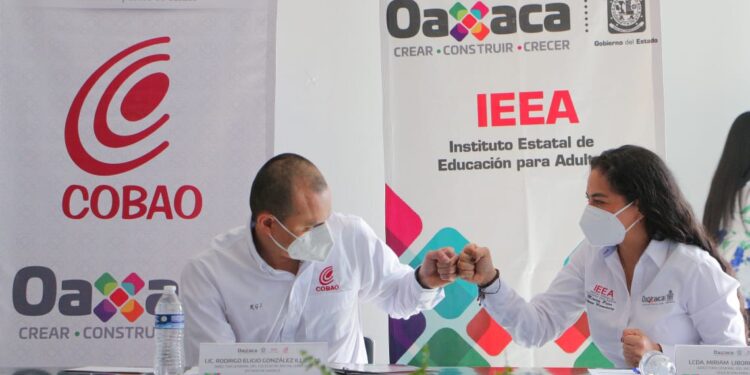 Firman IEEA y COBAO de Oaxaca convenio de colaboración académica