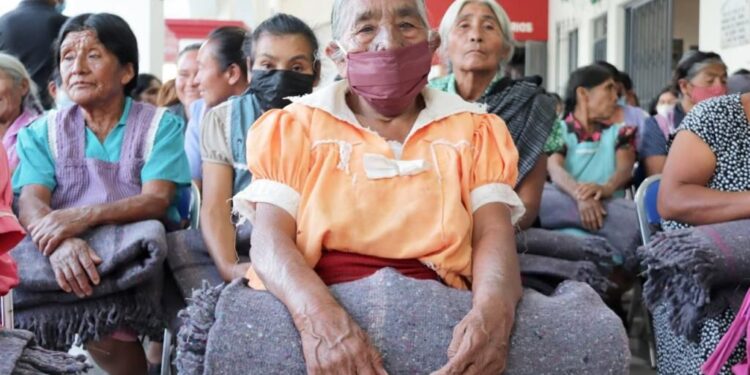 Recibe el Sistema DIF Oaxaca, reconocimiento por parte del Sistema Nacional DIF, por la operación de los estándares de competencia en materia de Asistencia Social