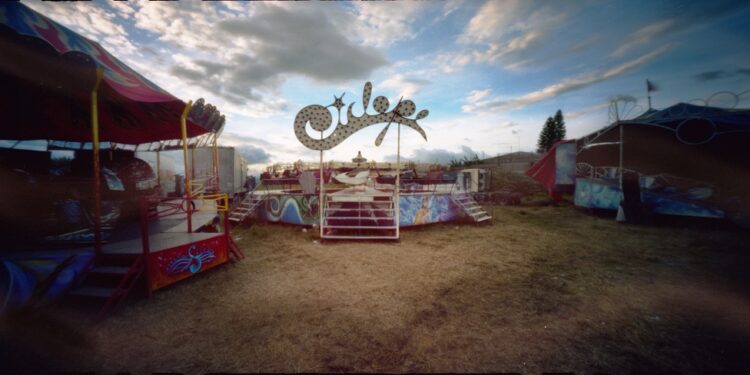 Expo venta de fotografías y prendas contemporáneas llegan a Enkelt