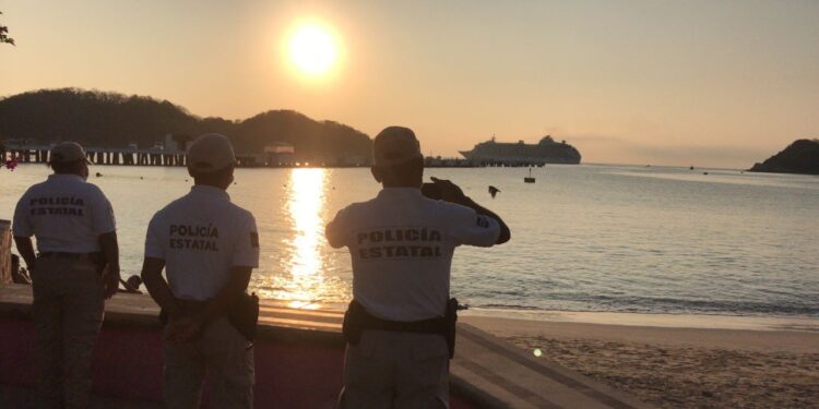 Turismo de cruceros se reactiva en Bahías de Huatulco