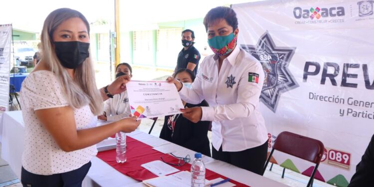 Entrega SSPO constancias de capacitación y toma protesta a Unidades Municipales de Prevención del Delito de Valles Centrales