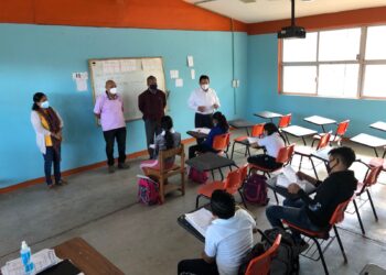 Recorren el IEEPO y la SEP escuelas de educación básica con clases semipresenciales en Oaxaca