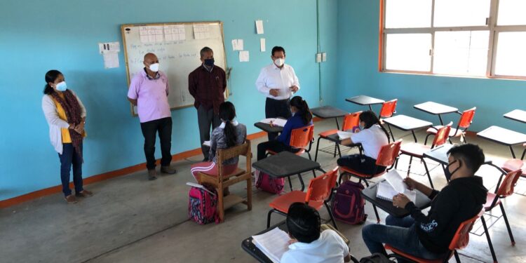 Recorren el IEEPO y la SEP escuelas de educación básica con clases semipresenciales en Oaxaca