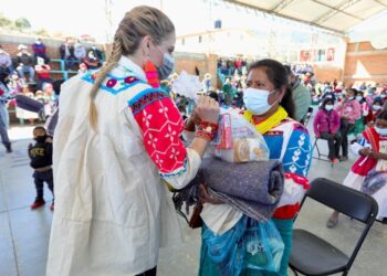 “Sociedad y Gobierno trabajan en equipo para beneficio de más familias oaxaqueñas”: CHR