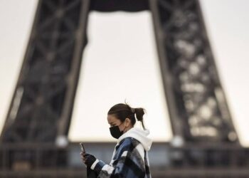 Imponen uso obligatorio del cubrebocas en el transporte… ¡en Francia!